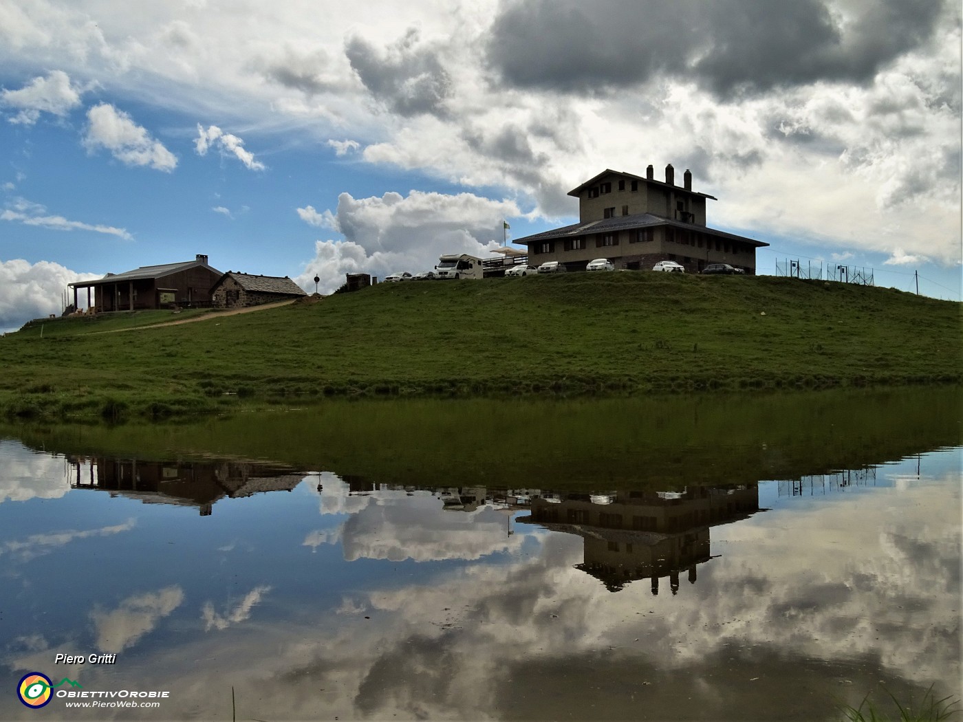 97 Rientriamo contenti della bella escursione al Rif. Monte Avaro .JPG